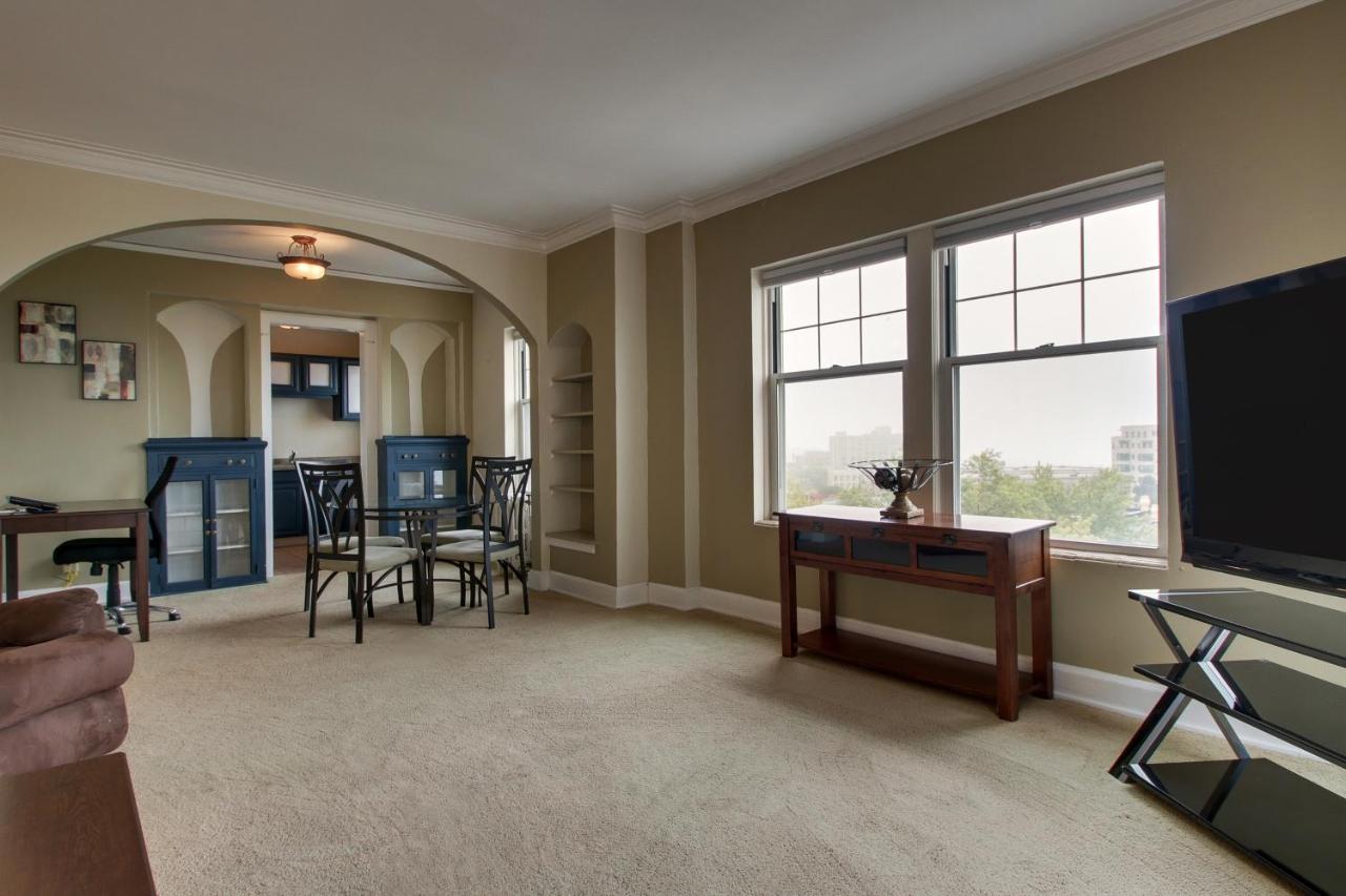 One-Bedroom Suite with Lake View at The Knickerbocker on the Lake