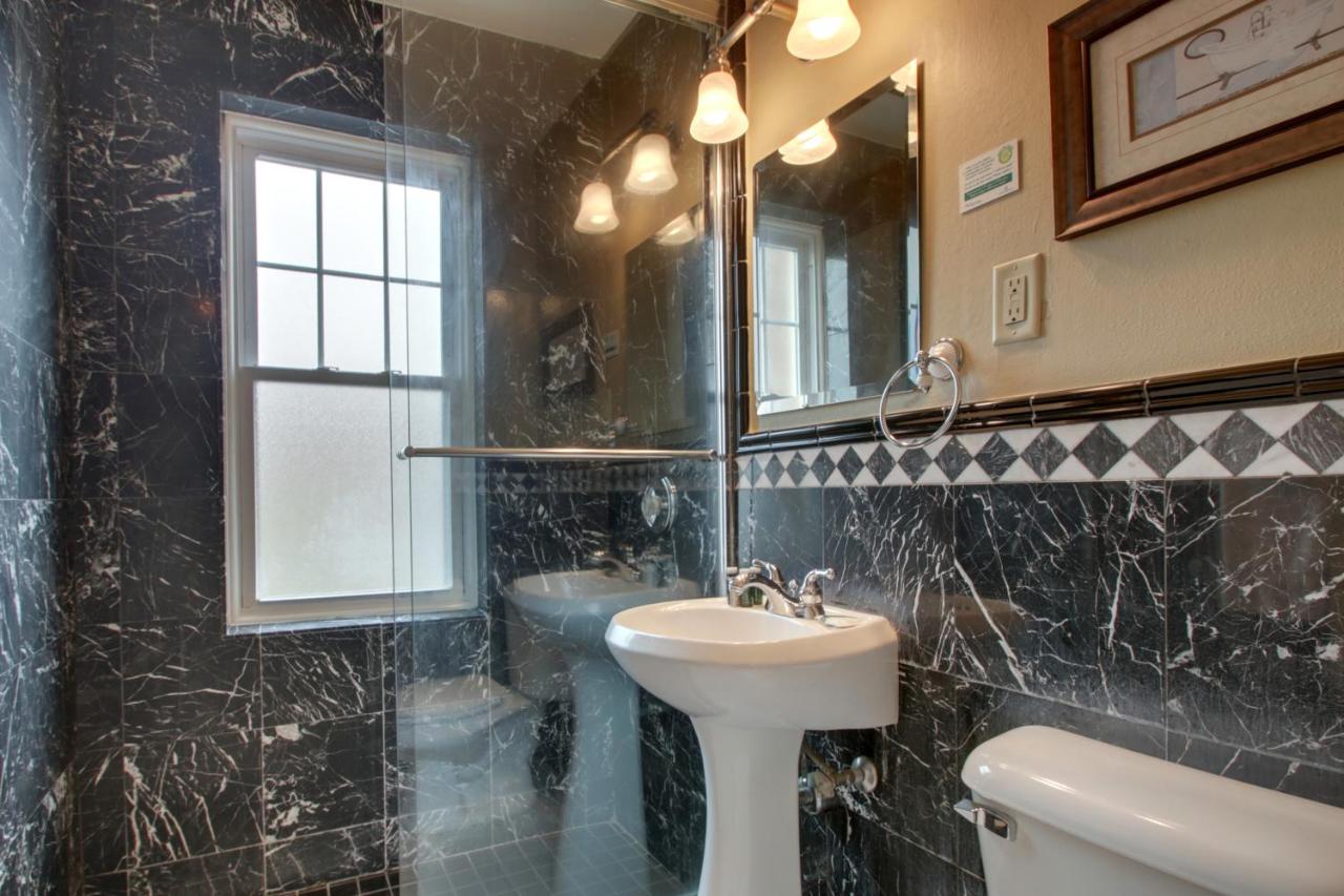 One-Bedroom Suite with Spa Bath at The Knickerbocker on the Lake
