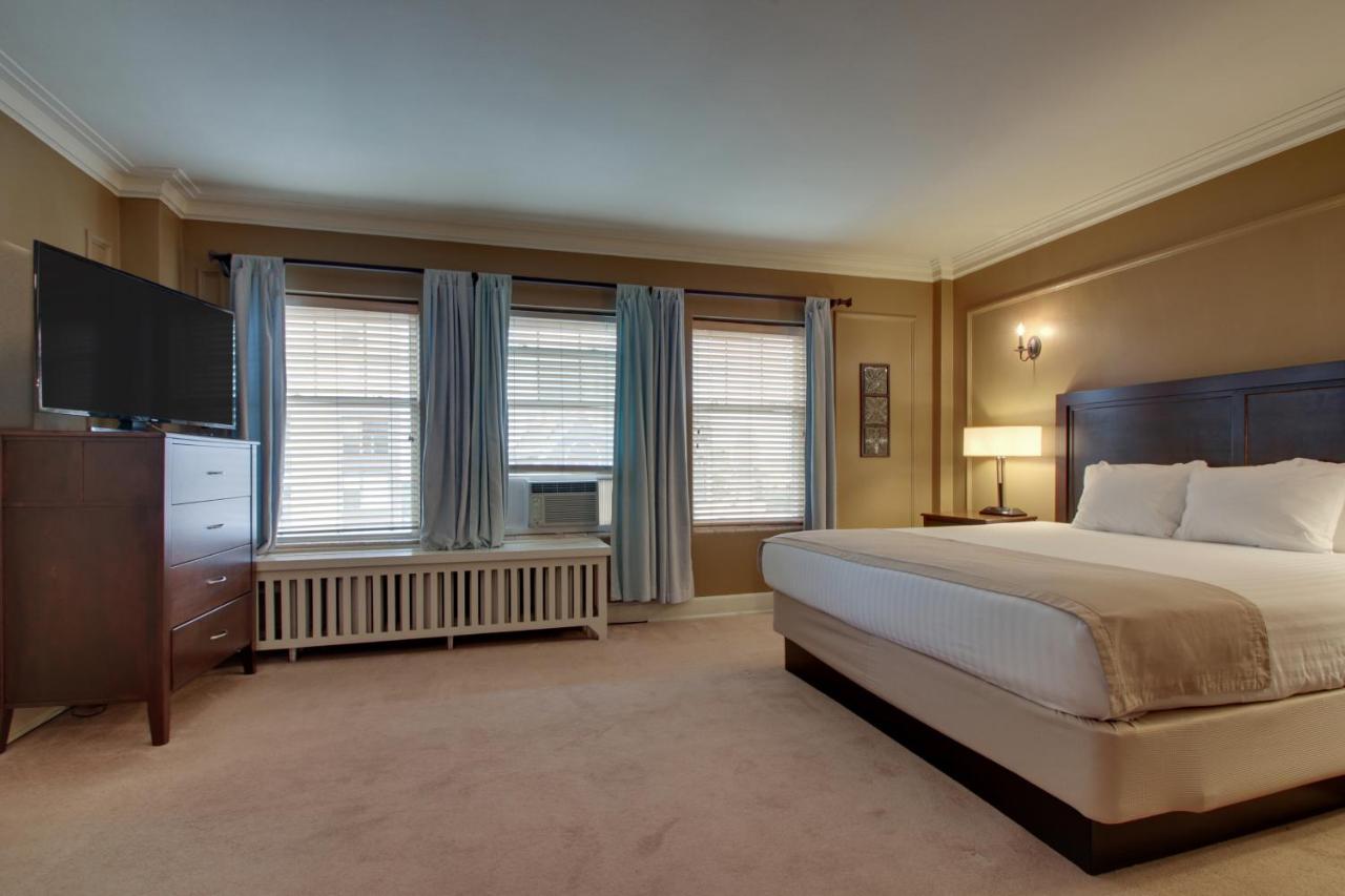 One-Bedroom Suite with Spa Bath at The Knickerbocker on the Lake