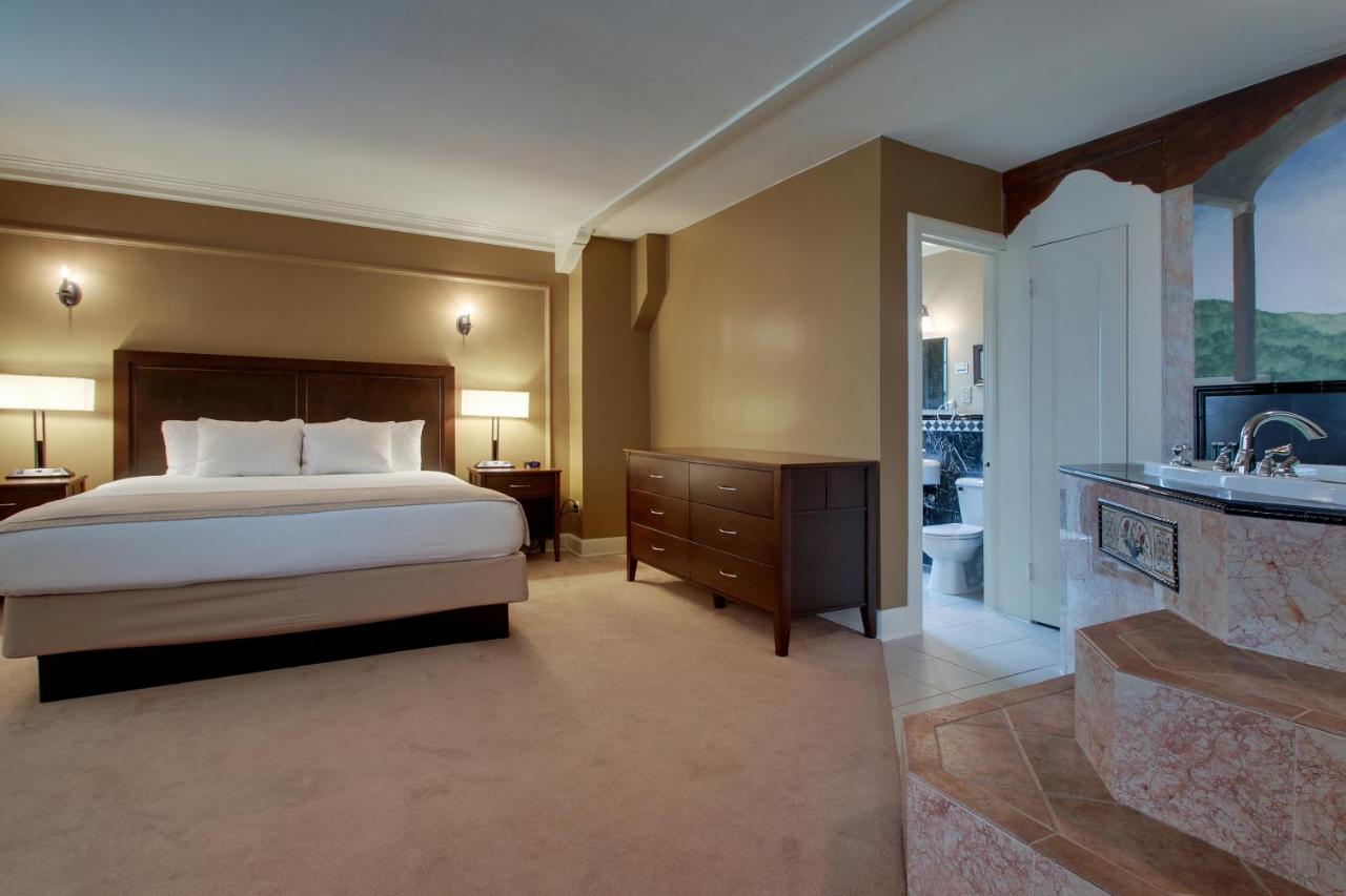 One-Bedroom Suite with Spa Bath at The Knickerbocker on the Lake
