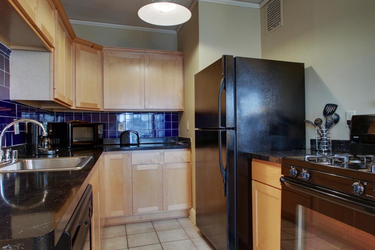 One-Bedroom Suite with Spa Bath at The Knickerbocker on the Lake
