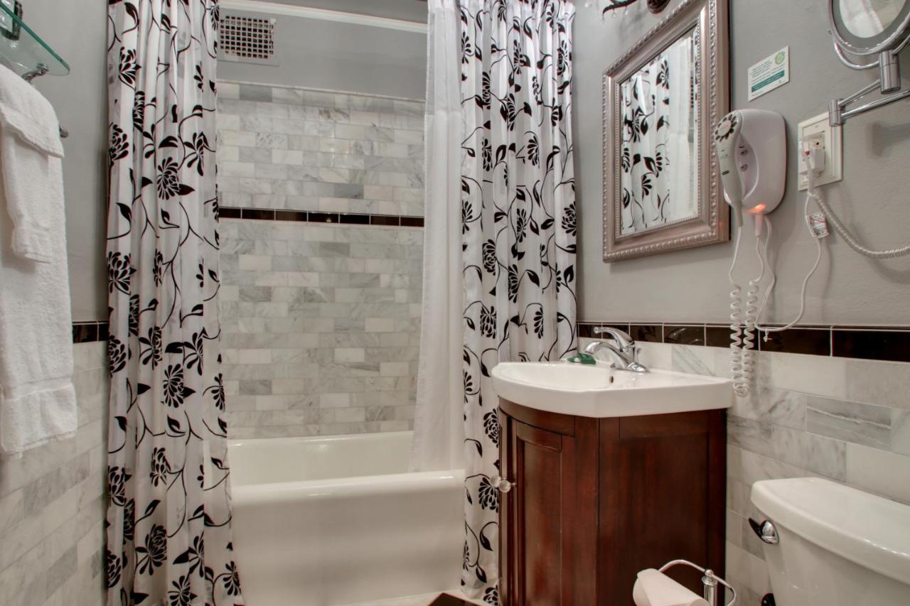 Two-Bedroom Suite at The Knickerbocker on the Lake