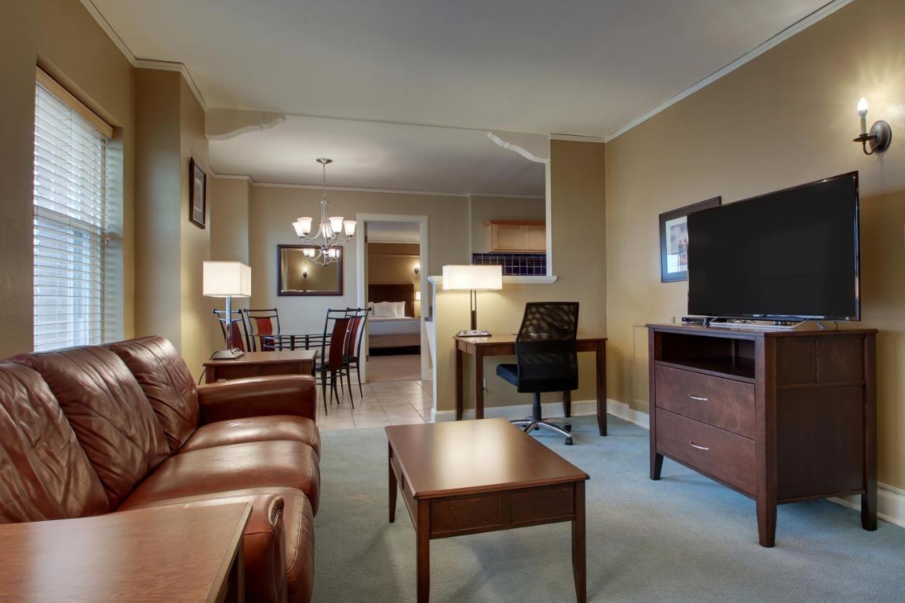 One-Bedroom Suite with Spa Bath at The Knickerbocker on the Lake