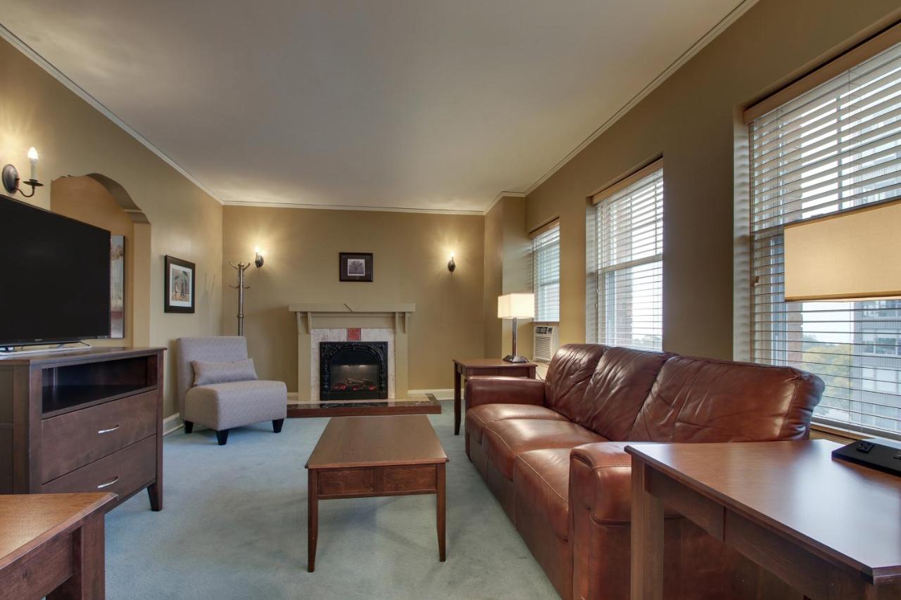 One-Bedroom Suite with Spa Bath at The Knickerbocker on the Lake