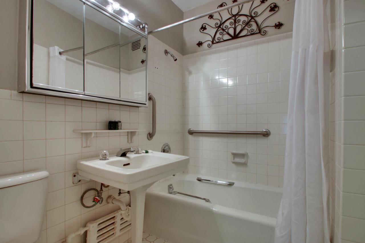 Two-Bedroom Suite at The Knickerbocker on the Lake