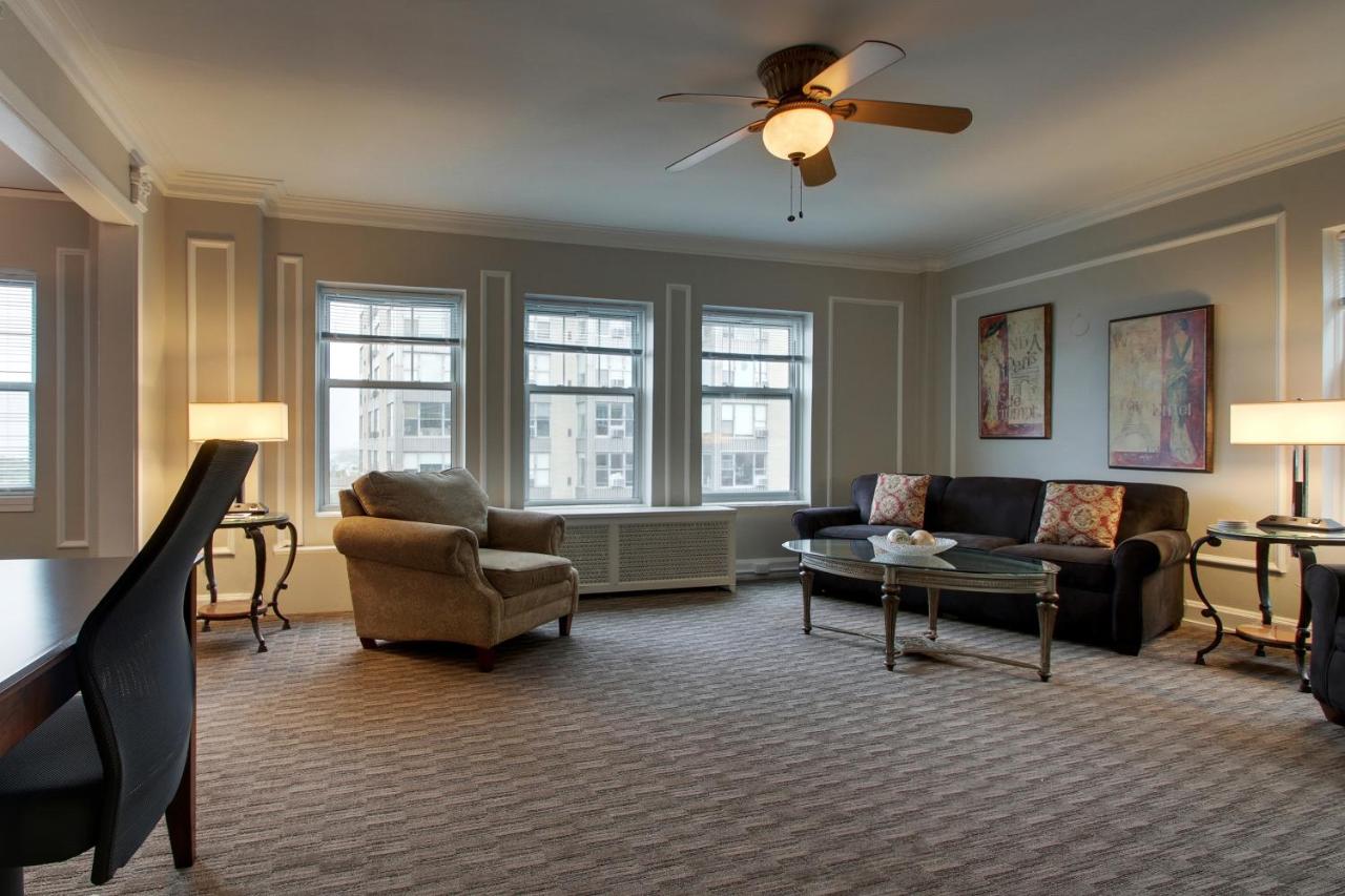 Two-Bedroom Suite at The Knickerbocker on the Lake