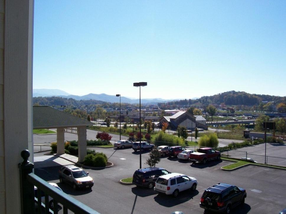  | Holiday Inn Express and Suites Pigeon Forge Sevierville