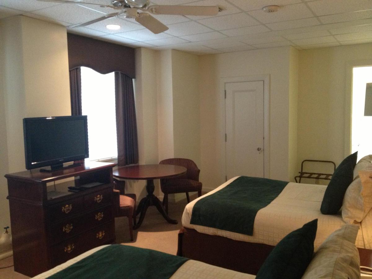 Queen Room with Two Queen Beds - Non-Smoking at Missouri Athletic Club