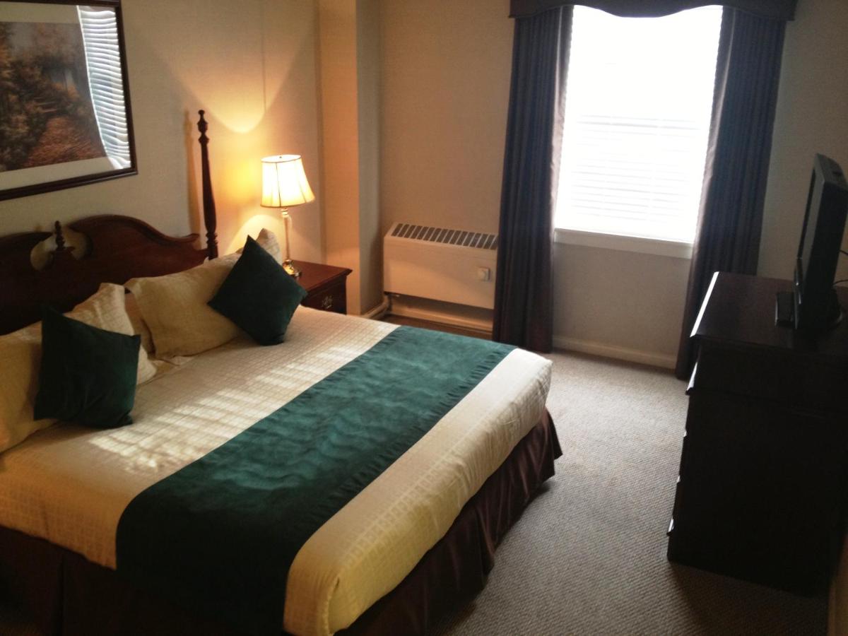 King Room - Non-Smoking at Missouri Athletic Club