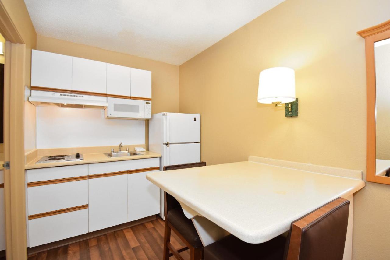 Studio with 1 King Bed - Non-Smoking at Suburban Studios Irving - Las Colinas