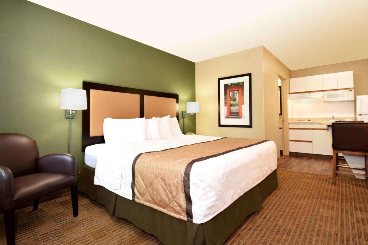 Studio with 1 King Bed - Non-Smoking at Suburban Studios Irving - Las Colinas