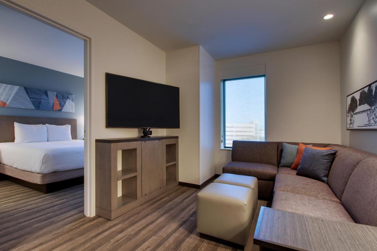 King Suite at Hyatt House Chicago Oak Brook