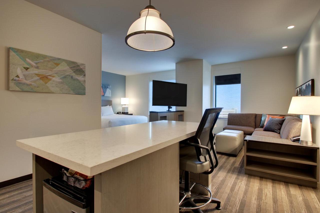 King Studio with Bath Tub - Mobility Access at Hyatt House Chicago Oak Brook
