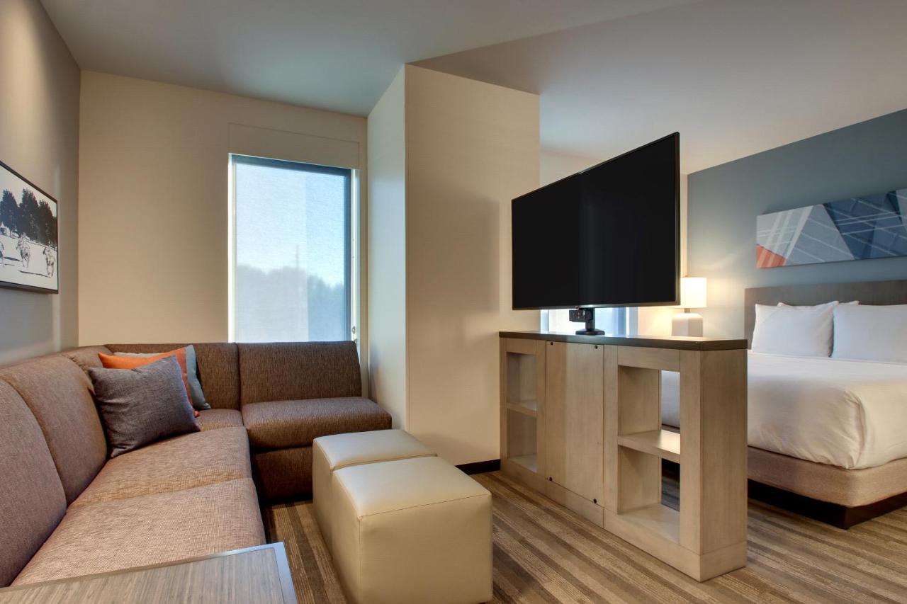 King Studio with Bath Tub - Mobility Access at Hyatt House Chicago Oak Brook