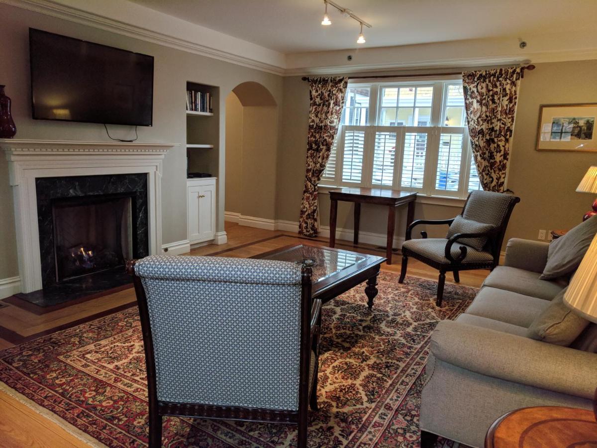 Three-Bedroom Apartment at Pelham Court Hotel