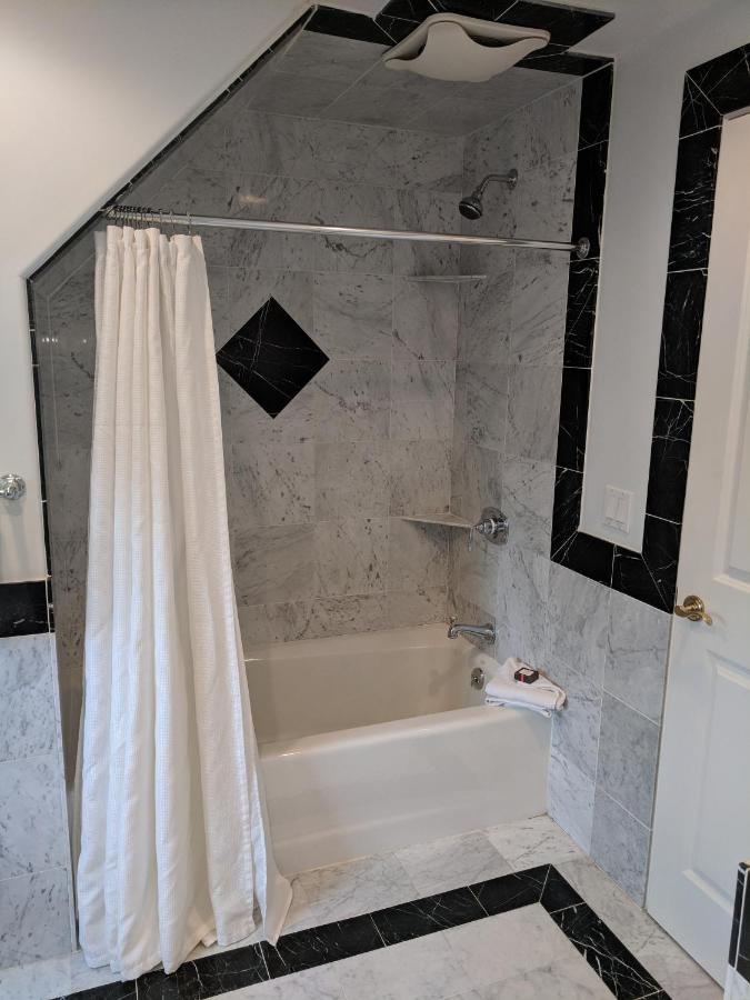 Three-Bedroom Apartment at Pelham Court Hotel