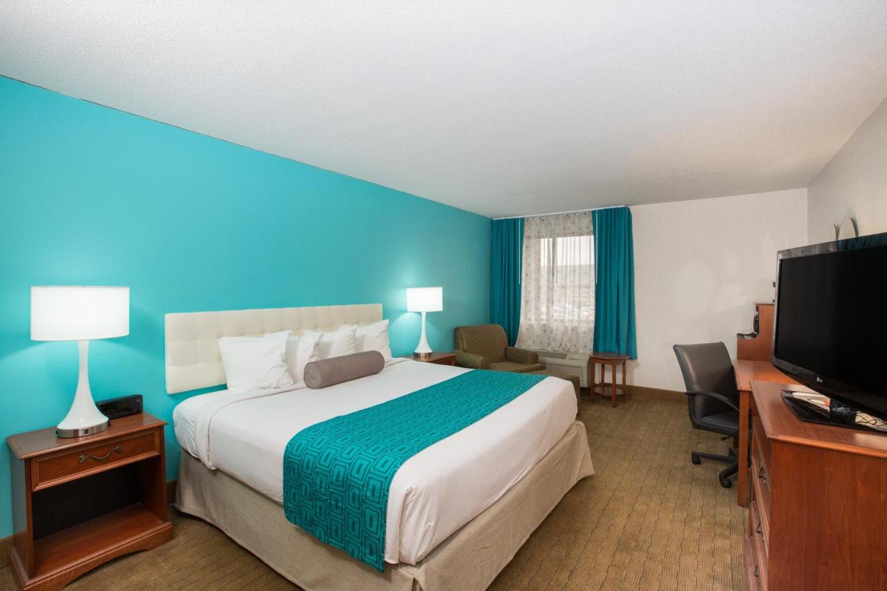 King Studio Suite - Non-Smoking at Howard Johnson by Wyndham Evansville East