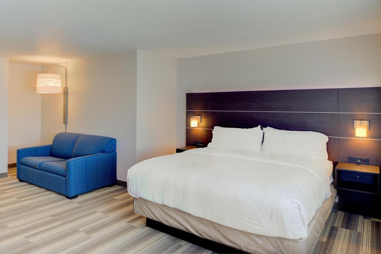 King Suite - Non-Smoking at Holiday Inn Express Newberg - Wine Country by IHG