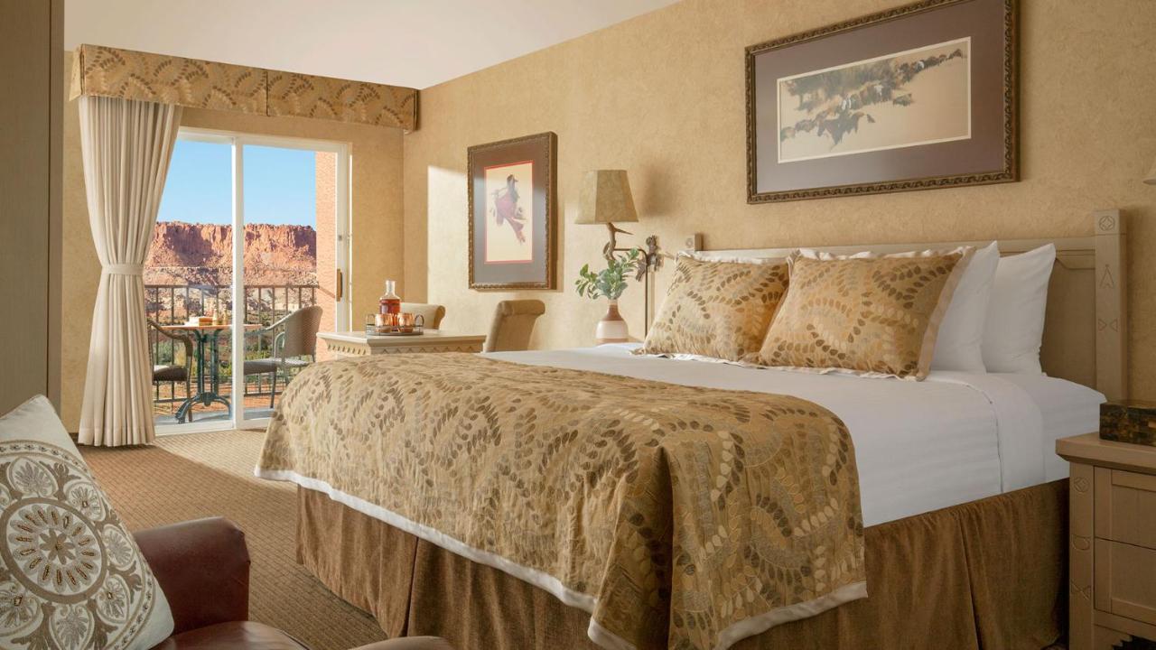 King Bed with Balcony at Capitol Reef Resort
