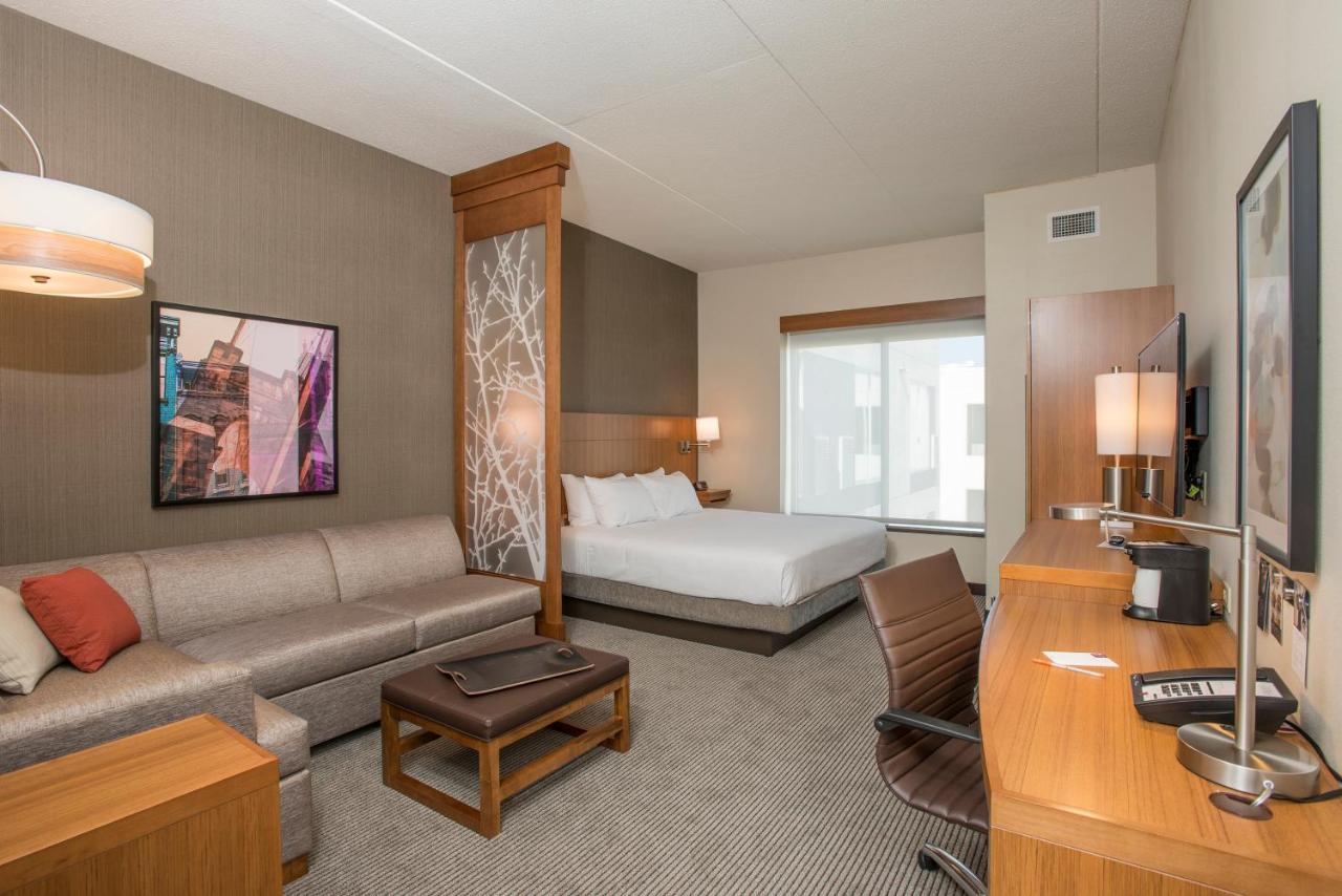 Deluxe King Room at Hyatt Place Cincinnati / Sharonville Convention Center
