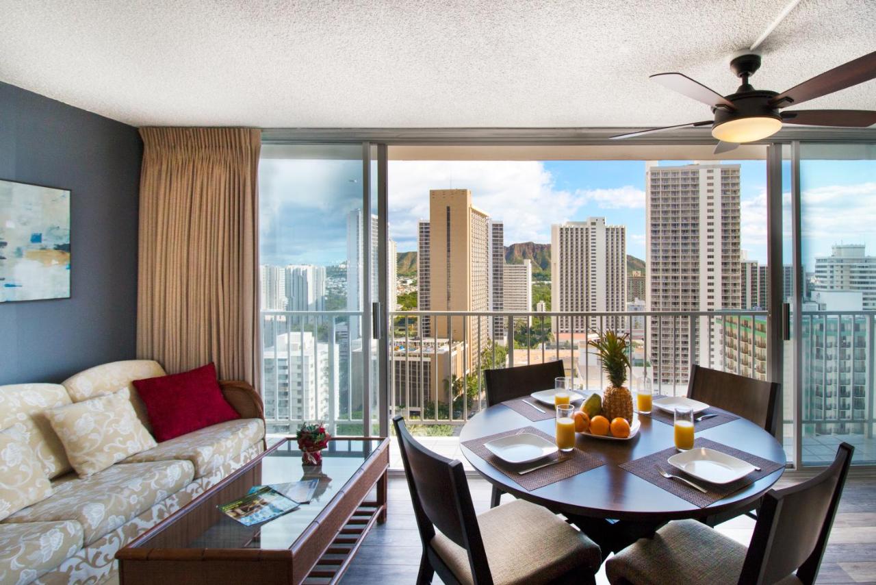 Apartment with Sea View at Pacific Monarch Hotel