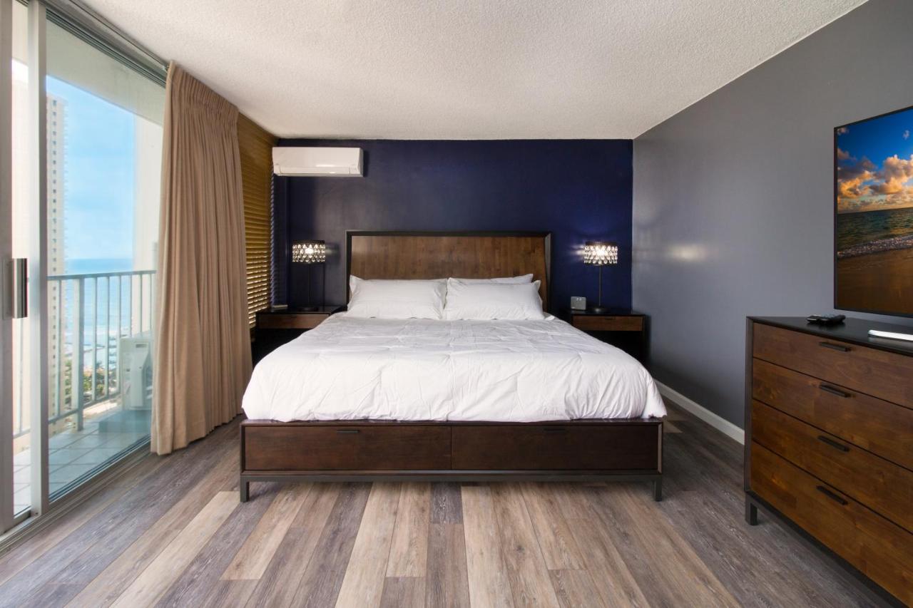 Apartment with Sea View at Pacific Monarch Hotel