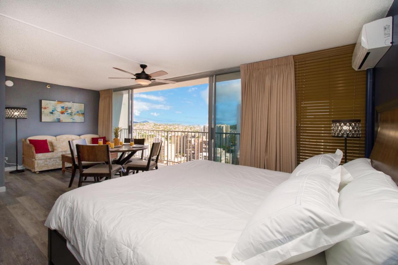 Apartment with Sea View at Pacific Monarch Hotel
