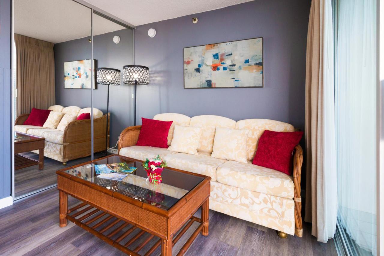 Apartment with Sea View at Pacific Monarch Hotel