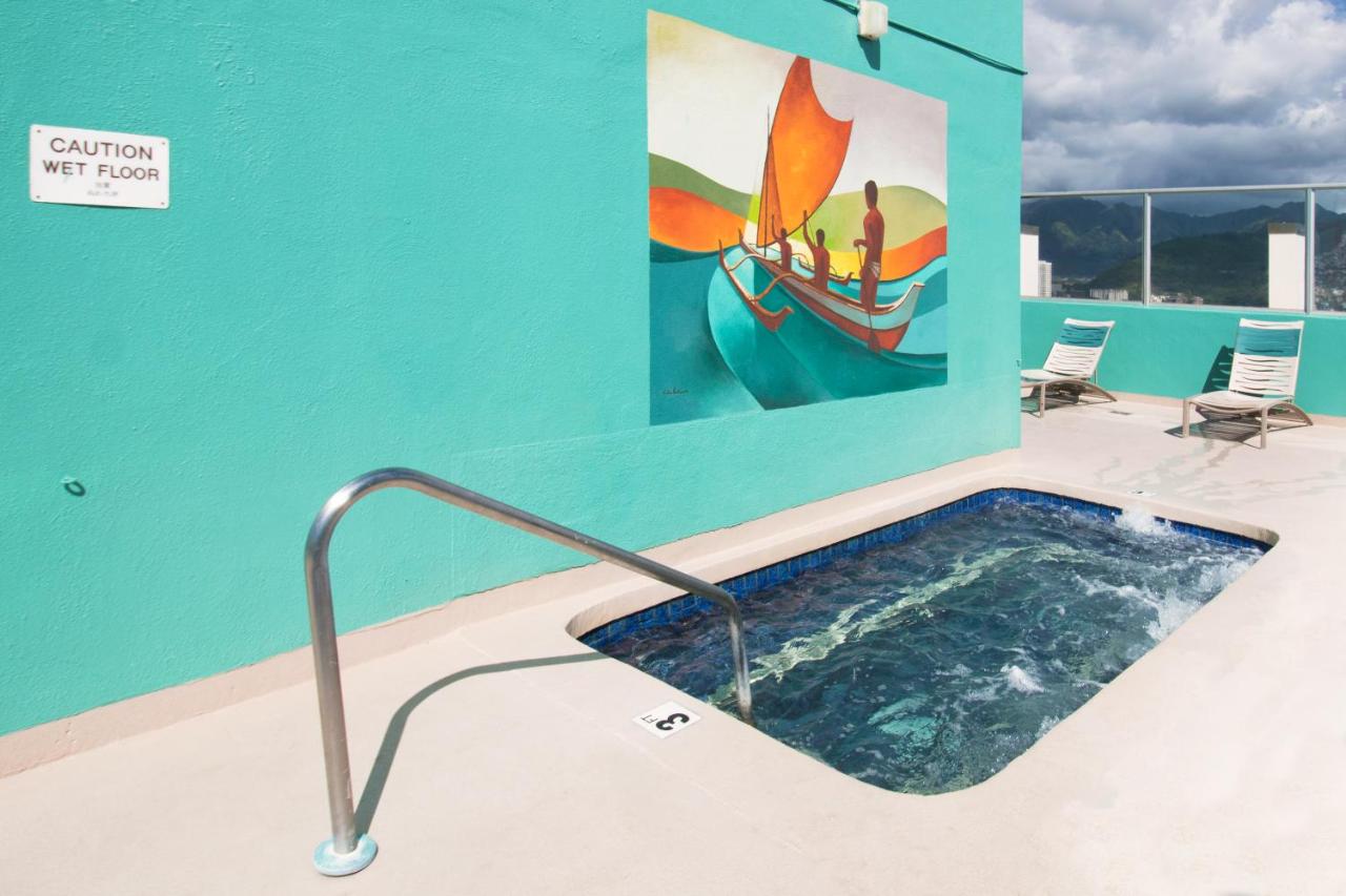 Apartment with Sea View at Pacific Monarch Hotel