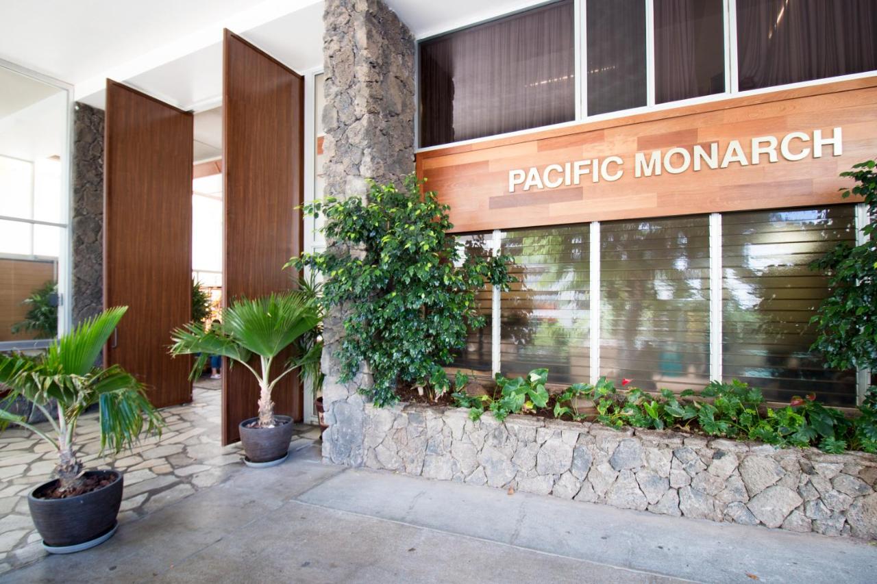 Apartment with Sea View at Pacific Monarch Hotel