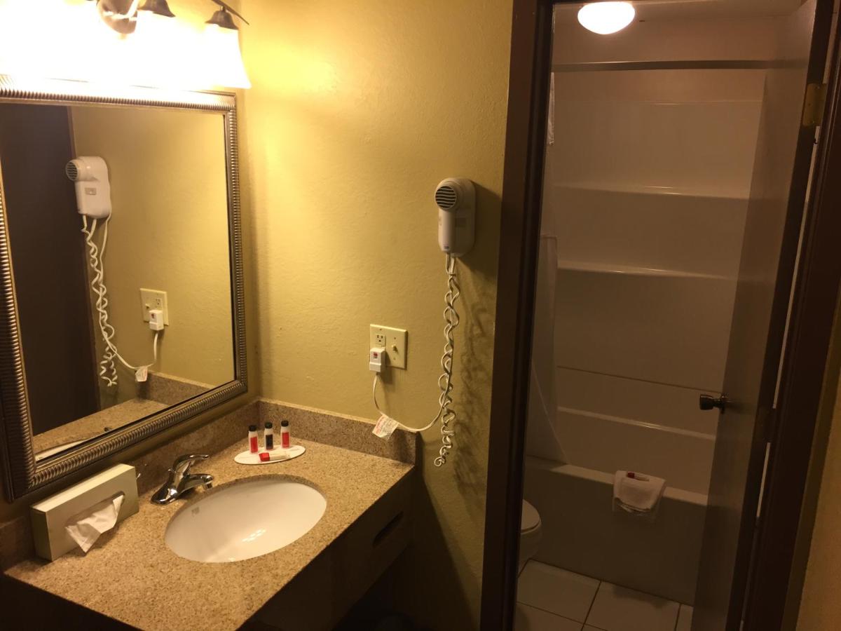Queen Studio - Non-Smoking at Days Inn by Wyndham Bismarck