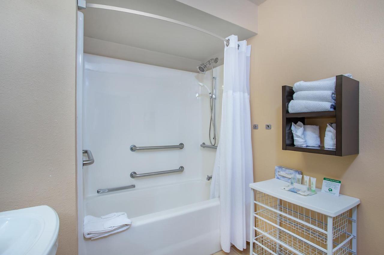 Queen Room - Disability Access Tub at Staybridge Suites Chattanooga Downtown - Convention Center by IHG