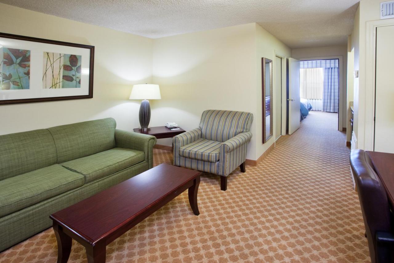 One-Bedroom King Suite - Disability Access/Non-Smoking at Country Inn & Suites by Radisson, Kingsland, GA