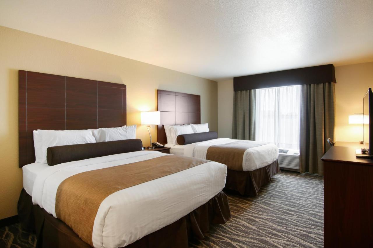 Deluxe Queen Room with Two Queen Beds at Cobblestone Inn & Suites at UW Stout Downtown Menomonie
