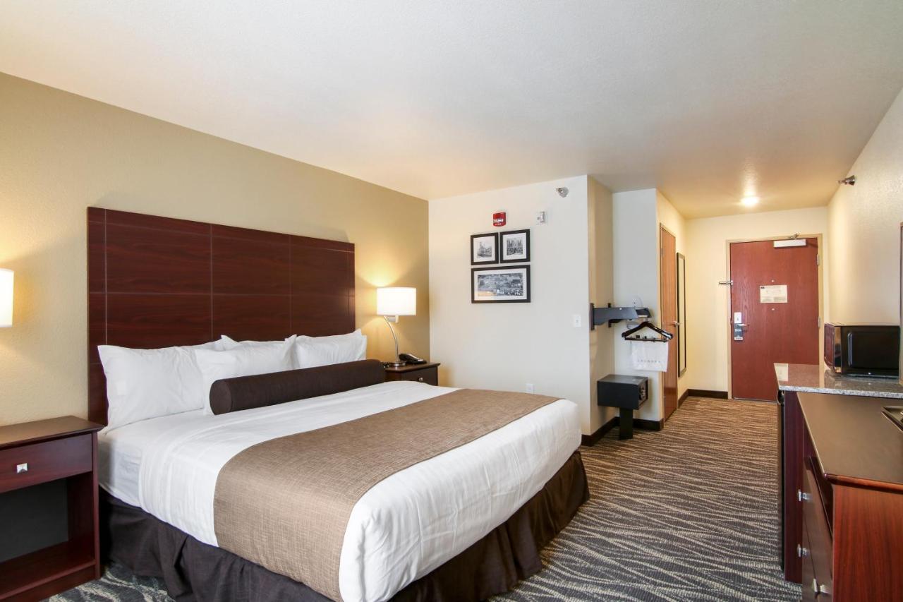 King Room - Disability Access at Cobblestone Inn & Suites at UW Stout Downtown Menomonie