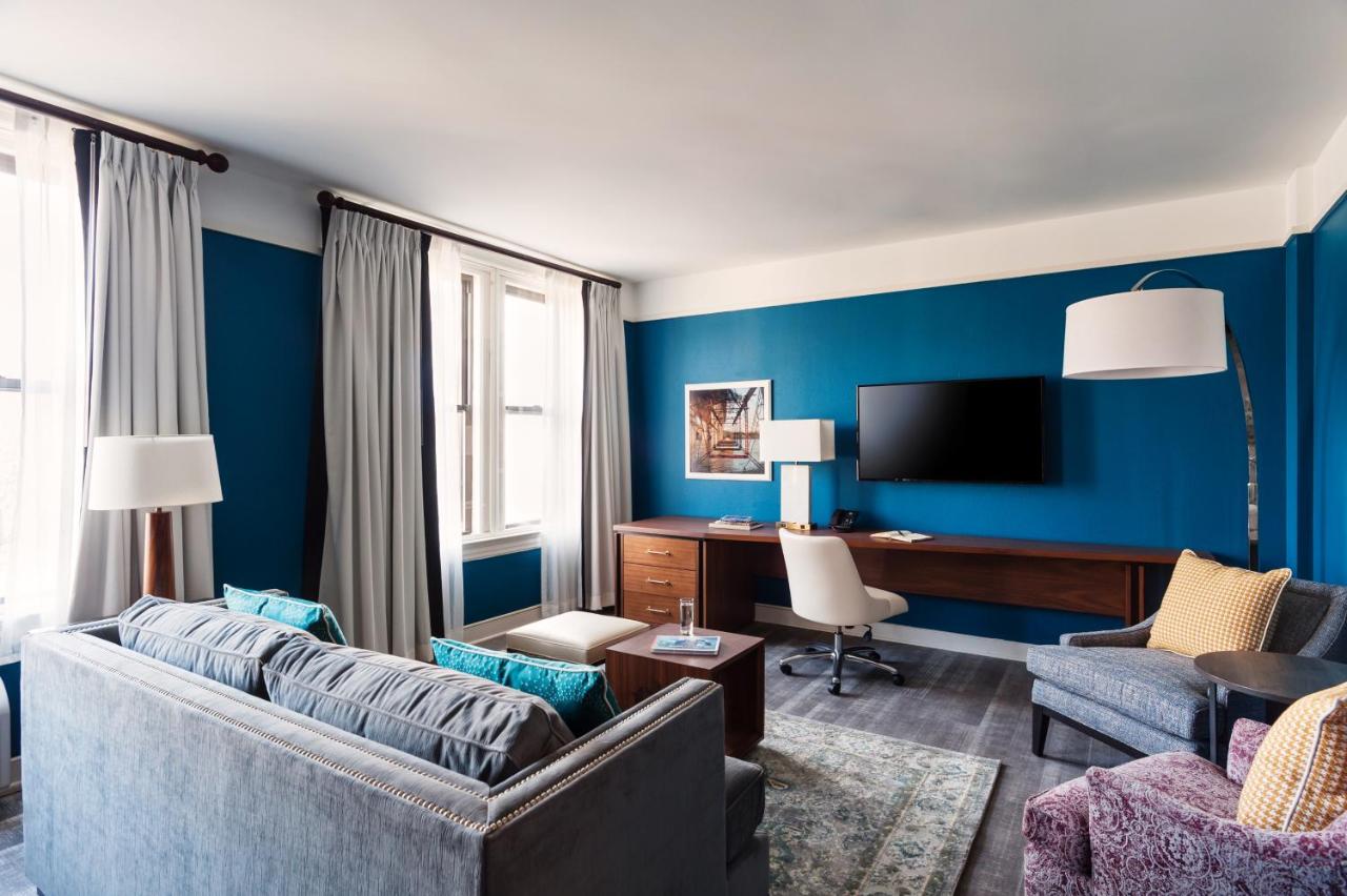 Deluxe King Suite at The Commonwealth