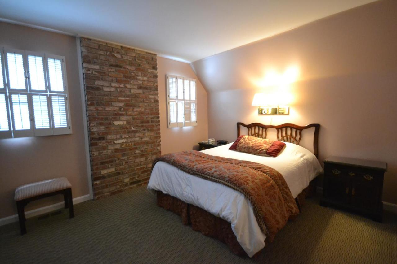 One-Bedroom Suite at Century Suites Hotel