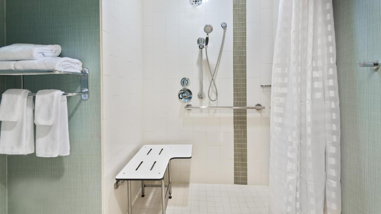 Ada Shower King Suite at Hyatt Place Austin/Round Rock