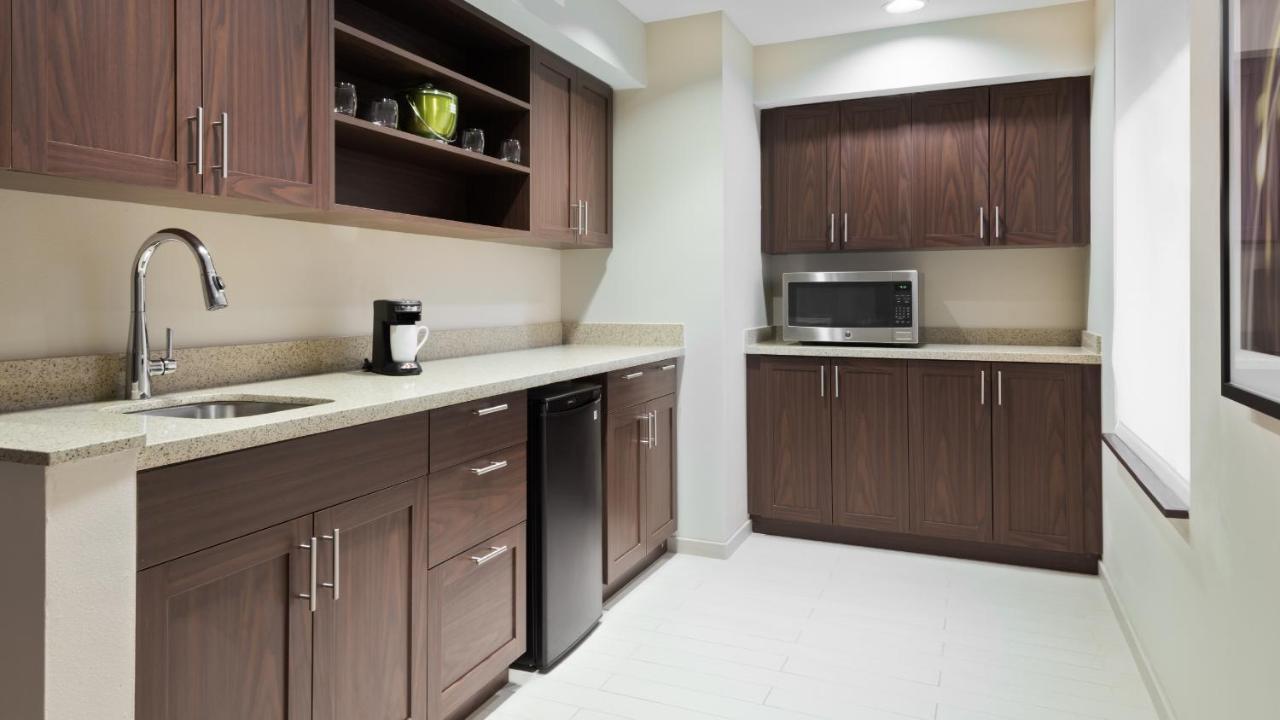 Ada Shower King Suite at Hyatt Place Austin/Round Rock