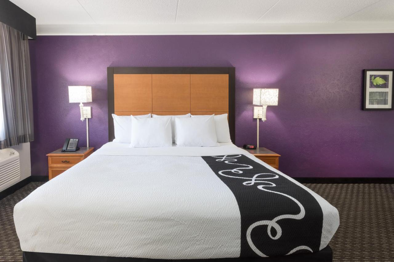 King Room - Disability Access/Non-Smoking at Baymont by Wyndham Greenville Woodruff Rd