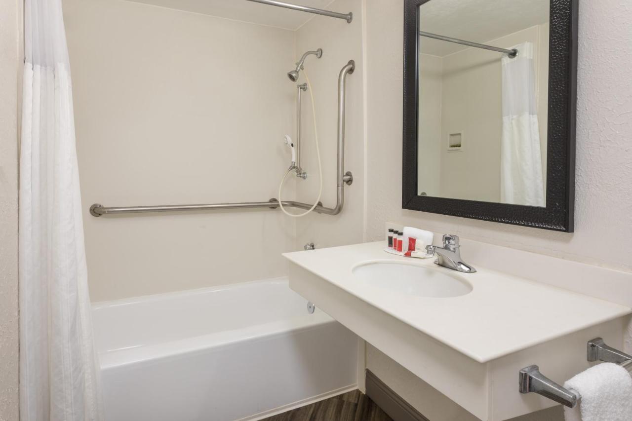 King Room - Disability Access/Non-Smoking at Baymont by Wyndham Greenville Woodruff Rd