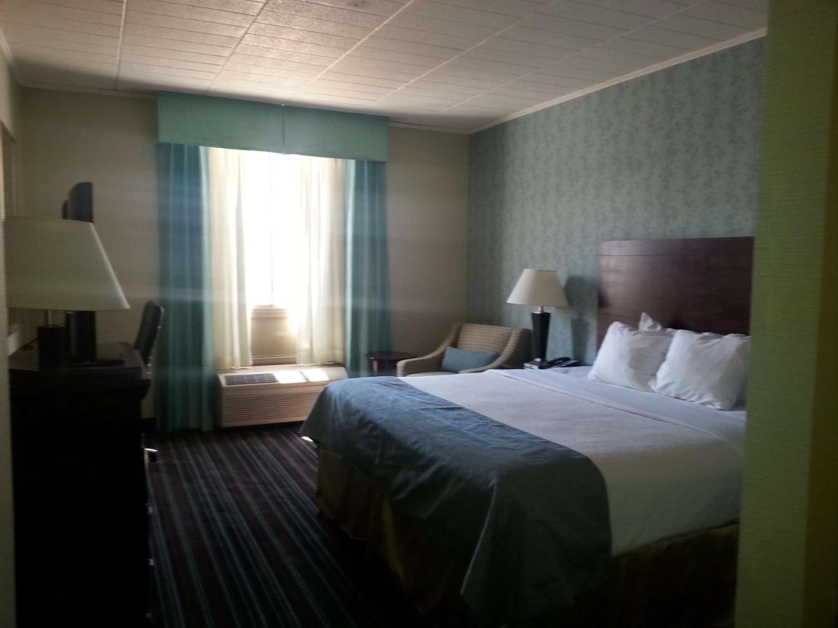 King Room - Non-Smoking at Lockport Hotel