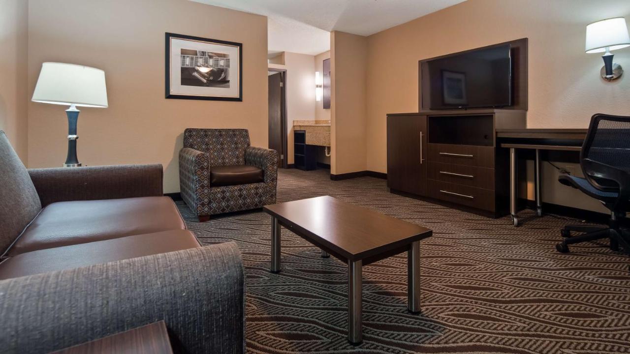 Queen Suite with Two Queen Beds and Sofa Bed at Best Western Plus Galleria Inn & Suites