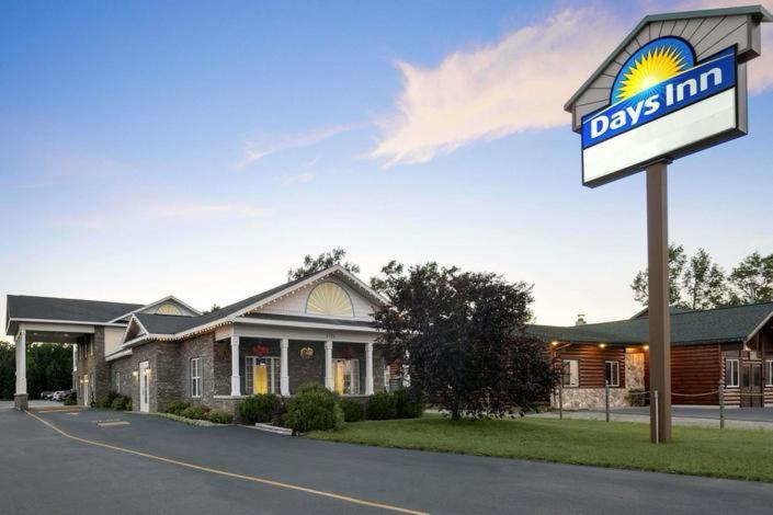One-Bedroom King Suite - Non-Smoking at Days Inn by Wyndham Grayling