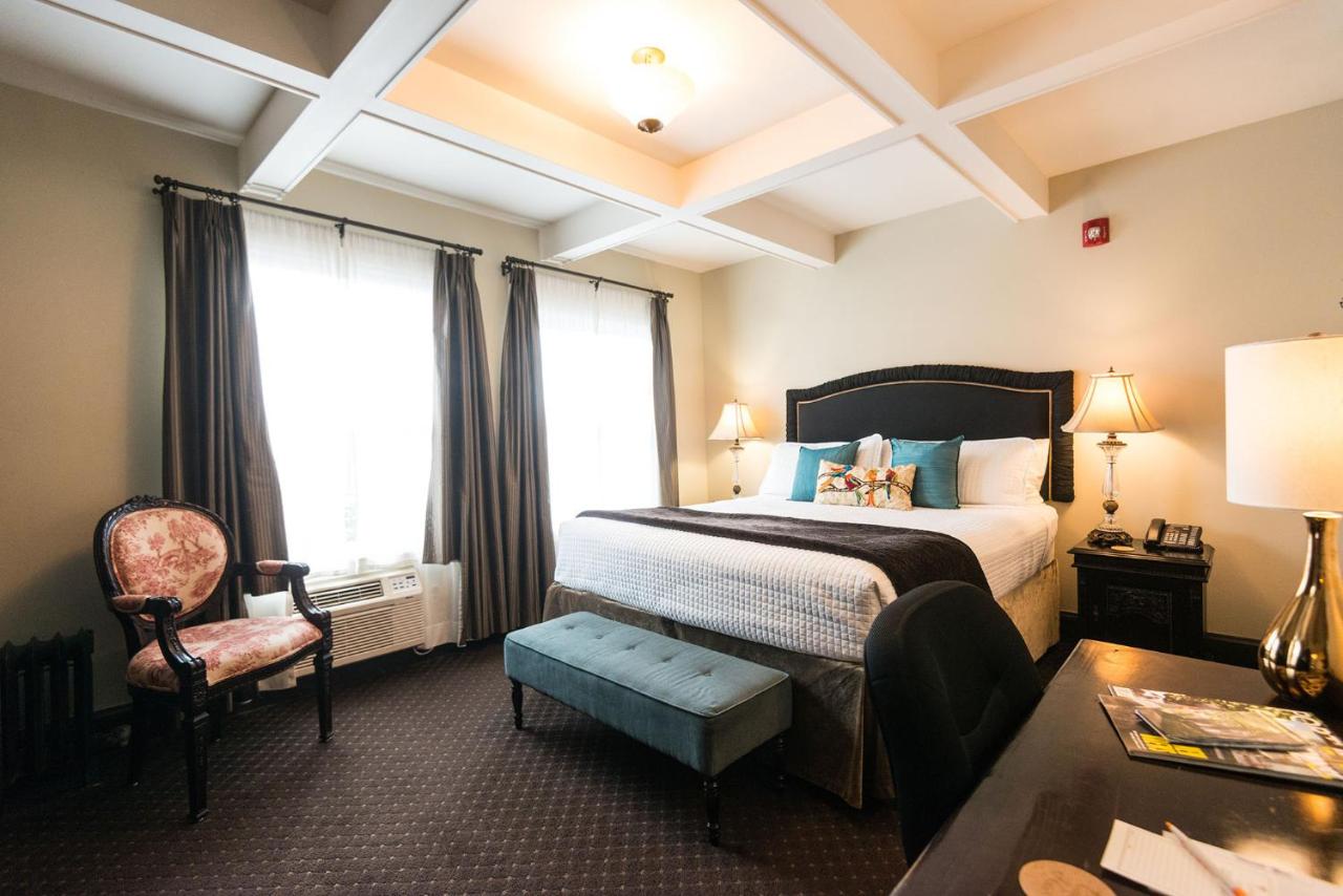 King Room 2 with private bathroom at Camas Boutique Hotel