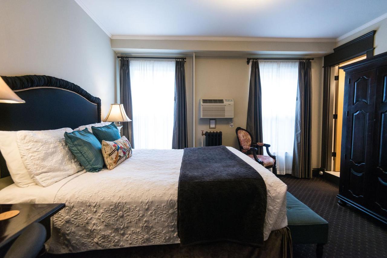 Deluxe Queen Room at Camas Boutique Hotel