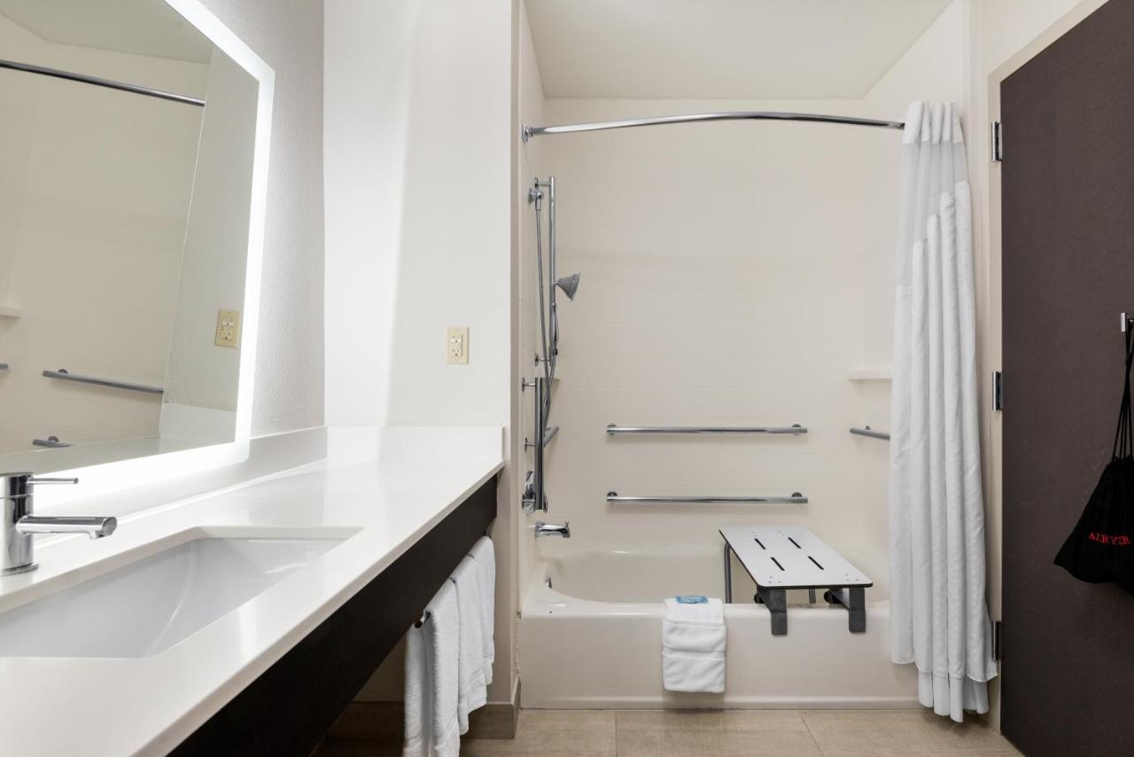 King Suite - Accessible at Holiday Inn Express & Suites Lakeland South by IHG