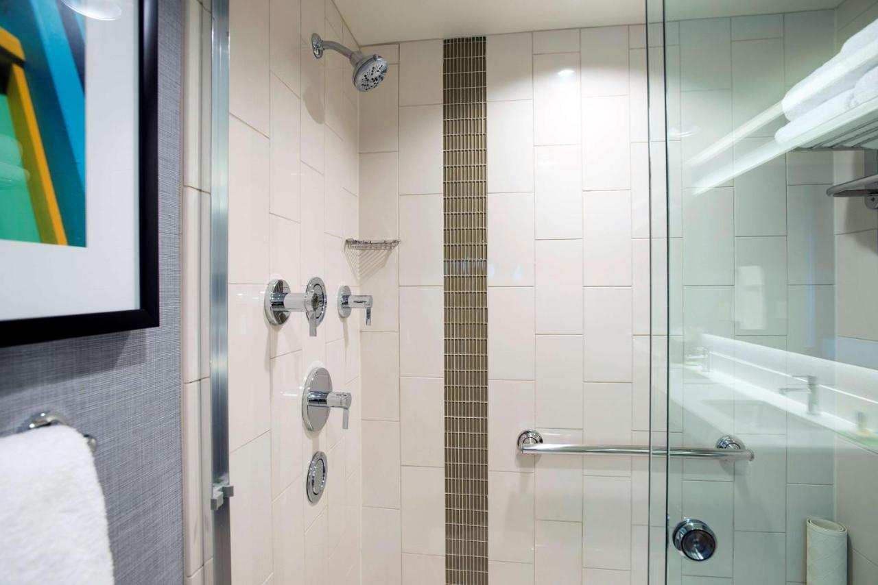 King Suite at Hyatt Place Cincinnati / Sharonville Convention Center