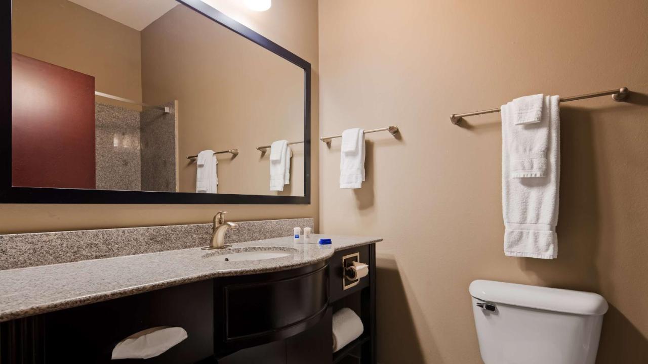 Queen Room with Two Queen Beds and Roll-In Shower - Disability Access/Non-Smoking at Best Western Abbeville Inn & Suites