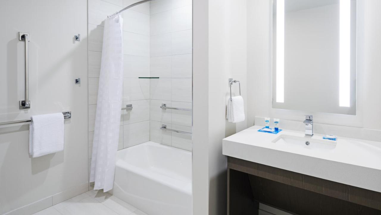 Queen Room with Two Queen Beds - Disability Access at Hyatt House Jersey City